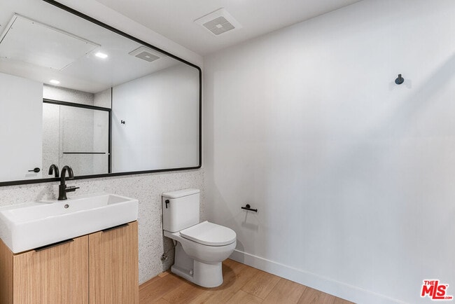 Building Photo - 3688 Overland Ave