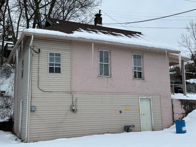 Foto del edificio - 210 E 7th St