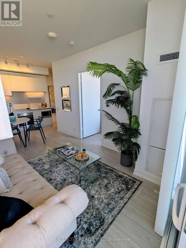 Photo du bâtiment - 898 Portage Pkwy