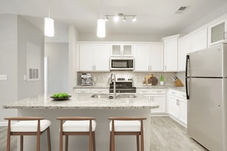 Building Photo - Henley at Mirror Lake