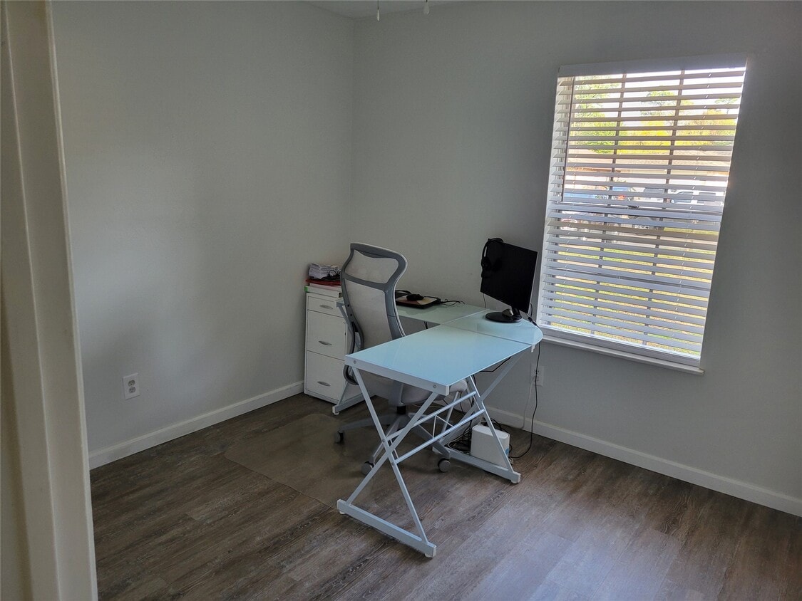 Foto del edificio - 3527 Almondwood Dr