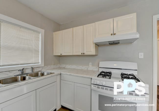 Building Photo - 2821 Palm Dr