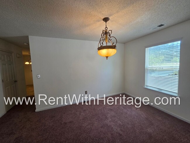 Building Photo - Gorgeous Brick Home with Golf Course / Lake View in Popular Mirror Lake Golf/ Swim / Tennis Subdi...