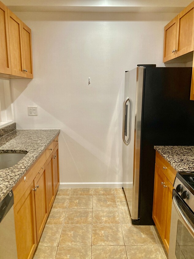 Primary Photo - 1471 Royce St