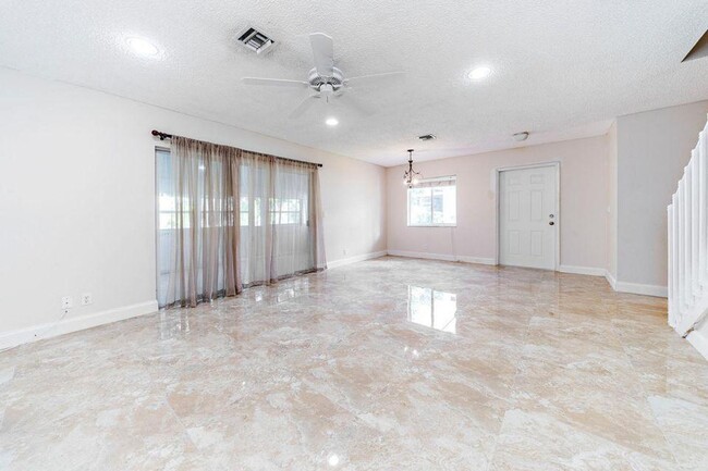Building Photo - 1335 SW 48th Terrace