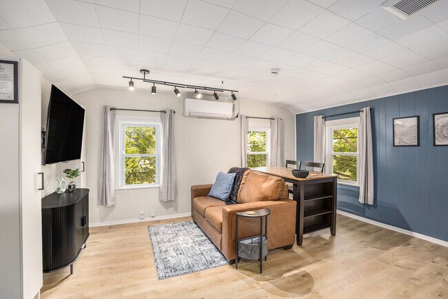 Building Photo - 37 Gold Ave NW