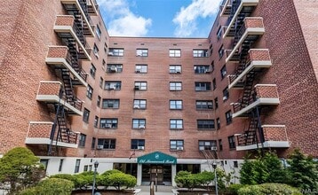 Building Photo - 19 Old Mamaroneck Rd