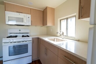 Building Photo - 624 30th St