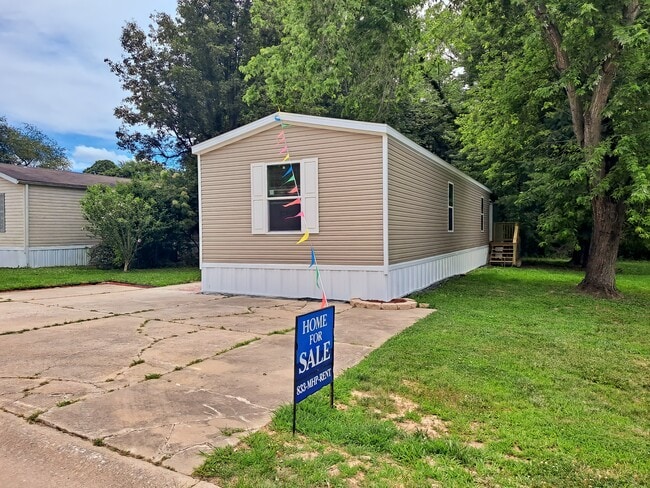 Building Photo - Centralia Estates