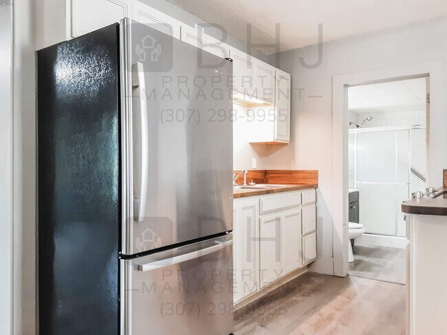 Foto del edificio - PET FRIENDLY 2 BED/ 1 BATH MINUTES FROM DOWNTOWN!