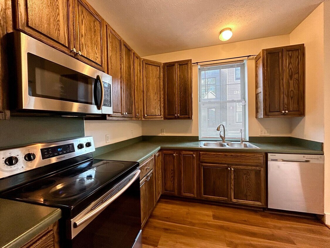 Foto principal - Four Bedroom Home in Eastown GR