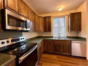 Building Photo - 327 Freyling Pl SE