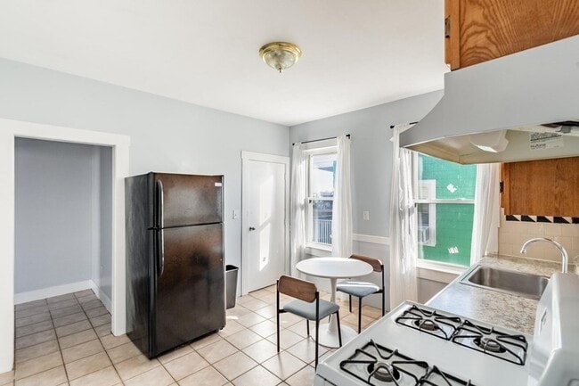 Building Photo - 15 Groom St