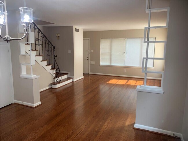 Foto del edificio - 2320 Watts St