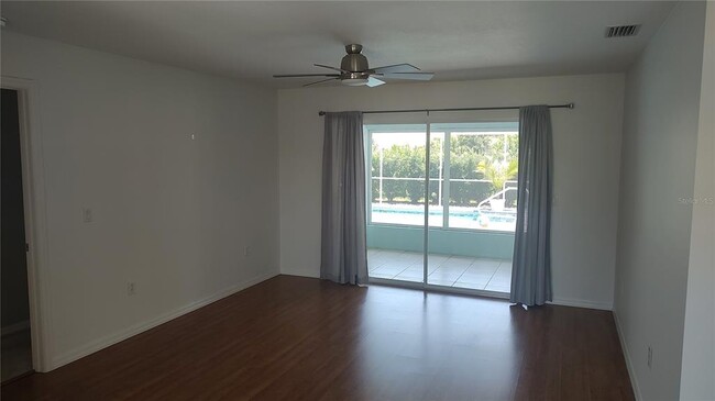 Foto del edificio - 4835 Jacaranda Heights Dr