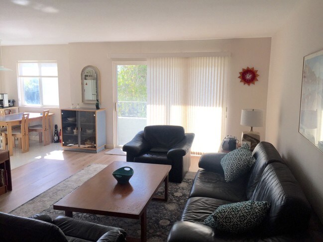 Sala de estar - 2308 Schader Dr