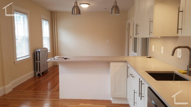 Building Photo - HOT BRIGHTON LISTING!!!!