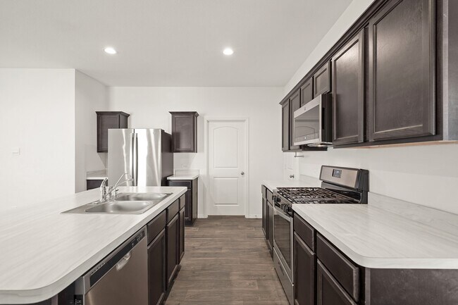 Foto del edificio - 2406 Silver Pr Ln