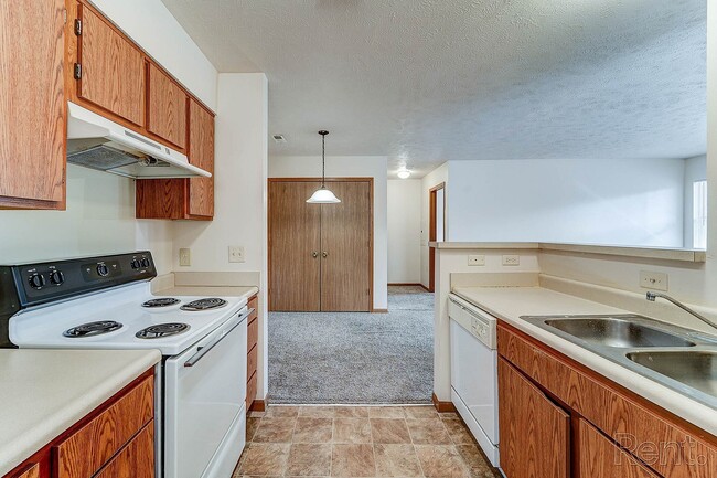 Cocina - The Residences at Belleville Park I and II