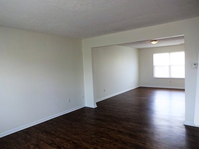 Building Photo - 5866 Thompson Park Boulevard
