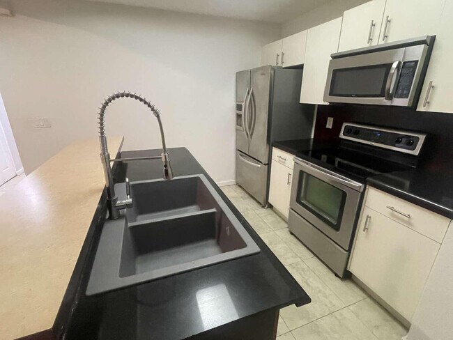 Foto del edificio - 2944 Hidden Hills Rd