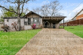 Building Photo - 8215 Fairview Ave