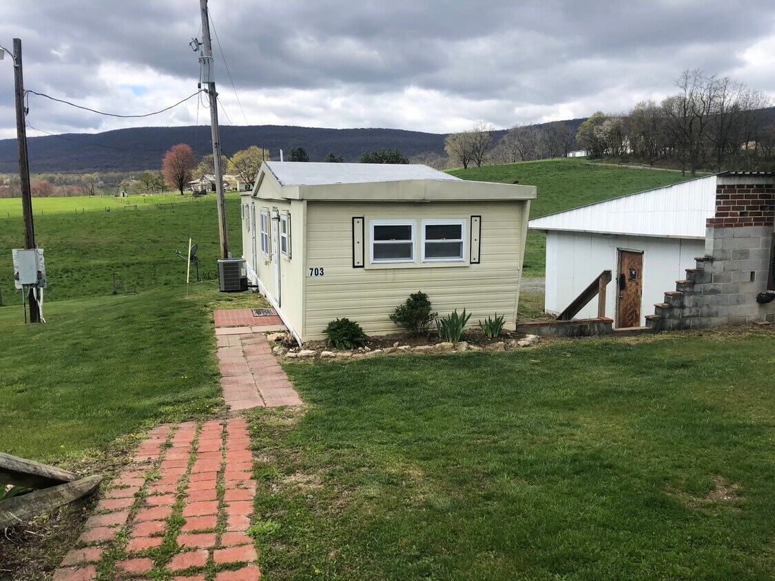 Primary Photo - 703 Mountain View Dr