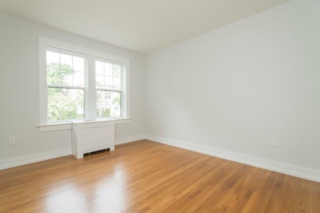 Building Photo - Large 2 bed in Porter Square