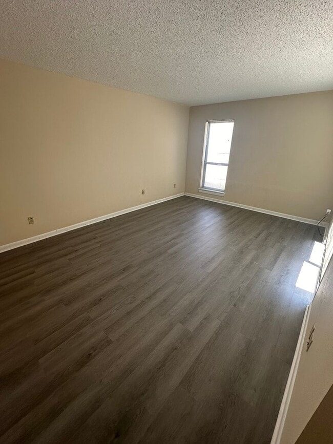 Photo - 2BD/1.5BA Townhouse located on the Germant...