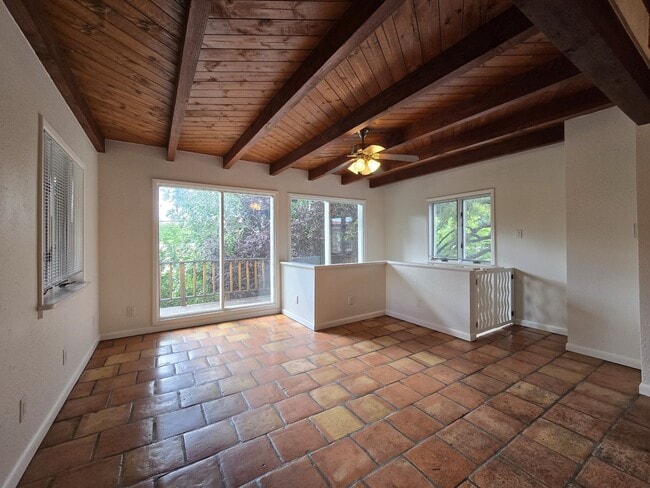 Building Photo - 295 Lomita St