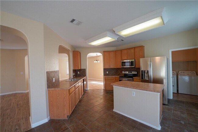 Building Photo - 5520 Alomar Cove