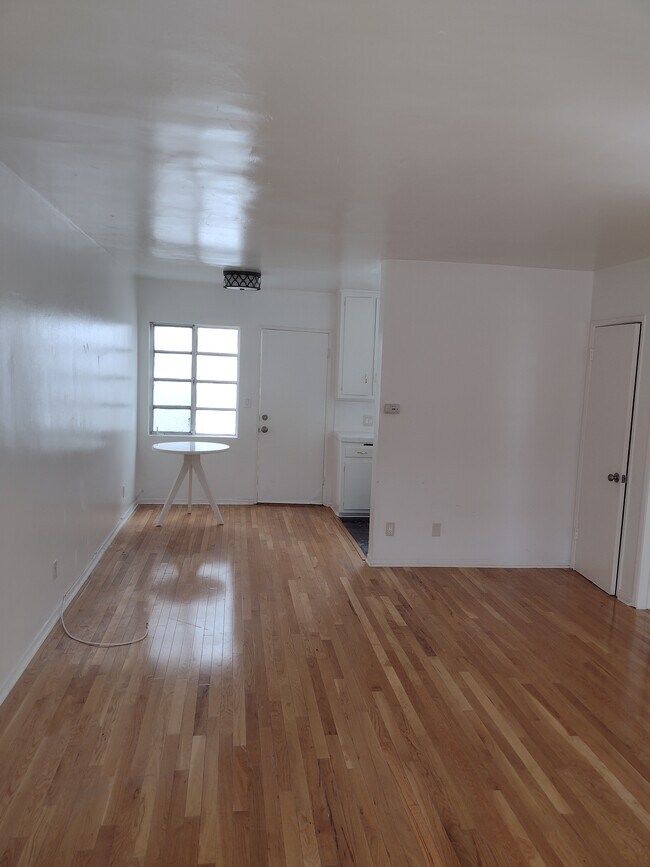 Living Room - 1342 Yale St