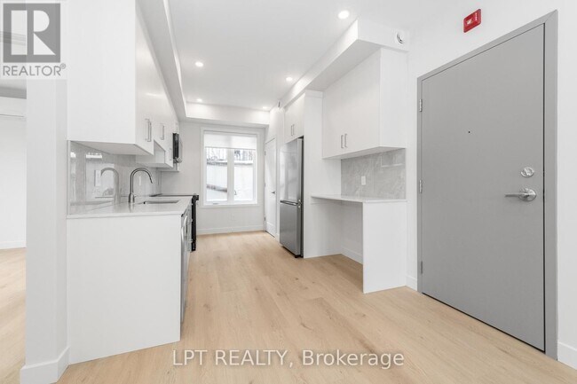 Photo du bâtiment - 250 Shakespeare St