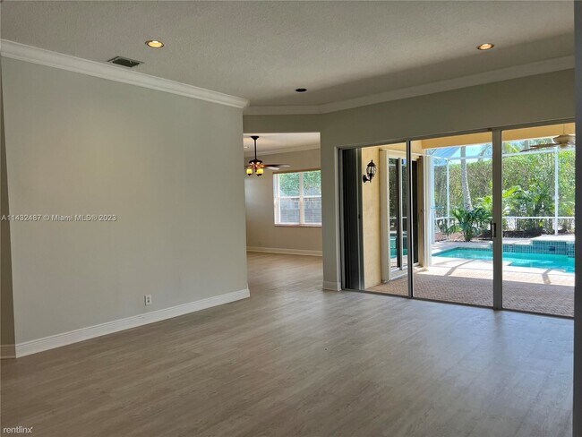 Foto del edificio - 4 br, 3 bath House - 571 Stonemont Dr