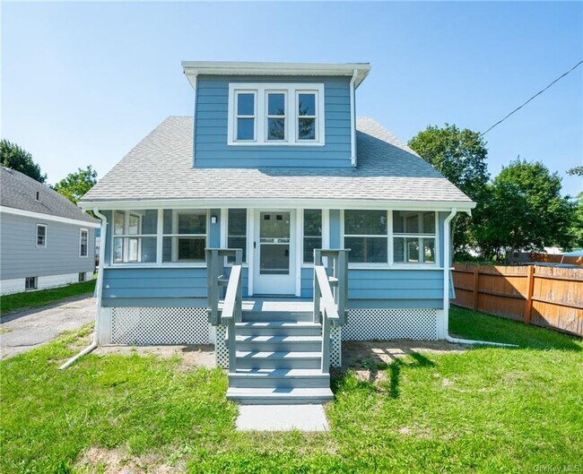 Building Photo - 65 Violet Ave