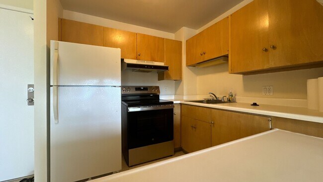 Foto del edificio - Convenient Downtown  1 Bed 1 Bath 1 Parking in the Kukui Plaza