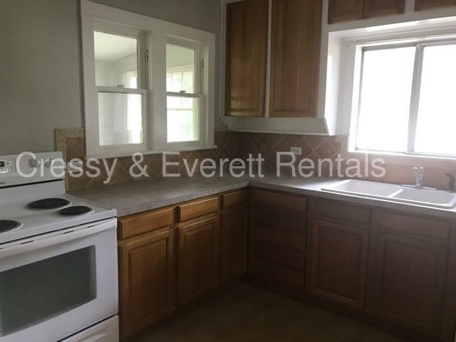 Building Photo - Clean house in Berrien Springs!