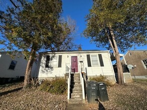 Building Photo - 203 College Dr