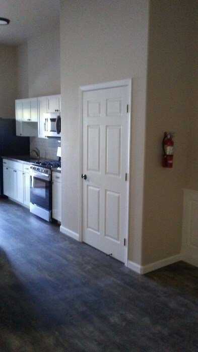 Kitchen - 2075 Baldwin Ave