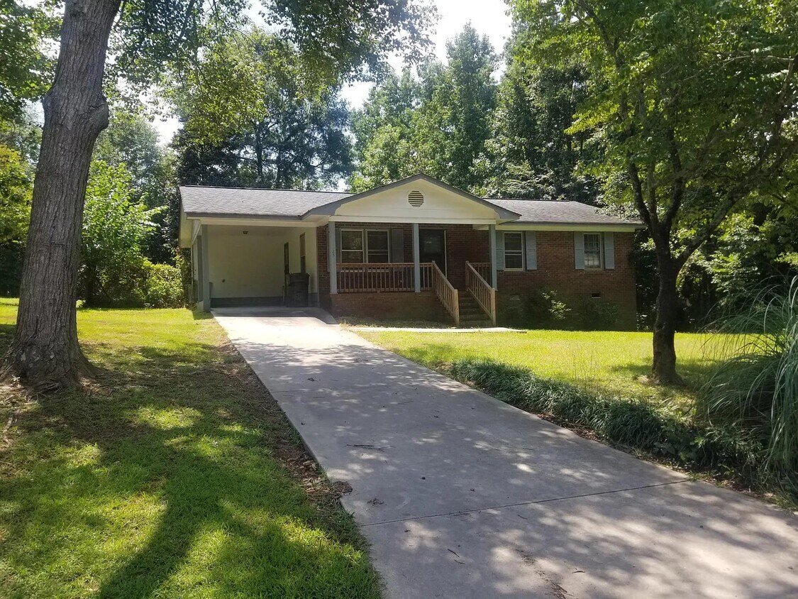 325 Oakland St, Hartwell, GA 30643 House Rental in Hartwell, GA