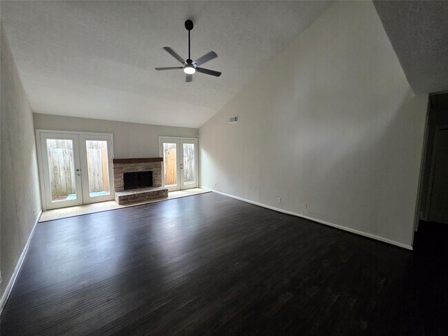 Foto del edificio - 5026 Birchmont Dr