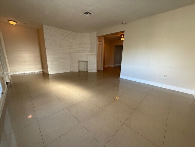 Foto del edificio - 7654 Indigo St