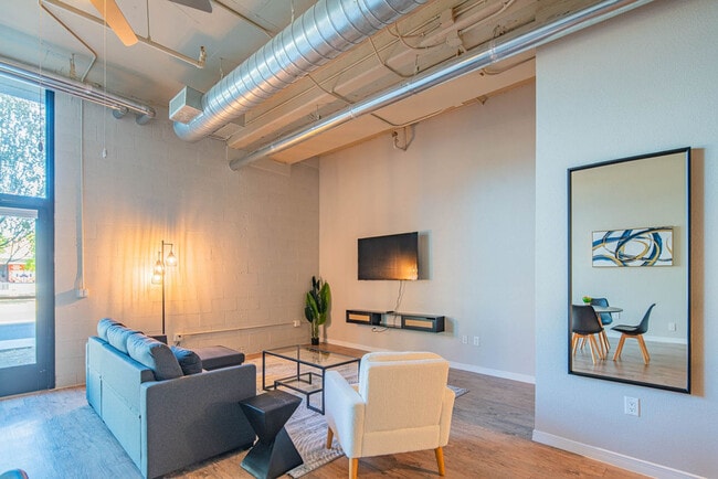 Building Photo - 1275 E University Dr