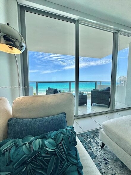 Photo - 5161 COLLINS AVE Unit 1017 Apartment