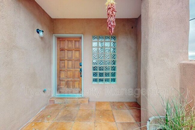 Building Photo - 2425 Northwest Cir NW