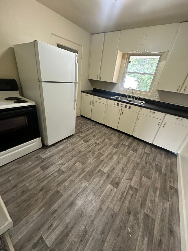 Foto del edificio - 1801 Lynwood Dr