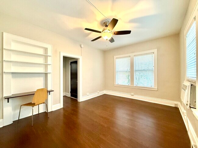 Building Photo - 126 Mendoza Ave