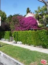 Building Photo - 304 S Reeves Dr