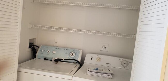 Foto del edificio - 4828 N State Rd 7
