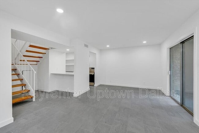 Building Photo - 4618 Abbott Ave